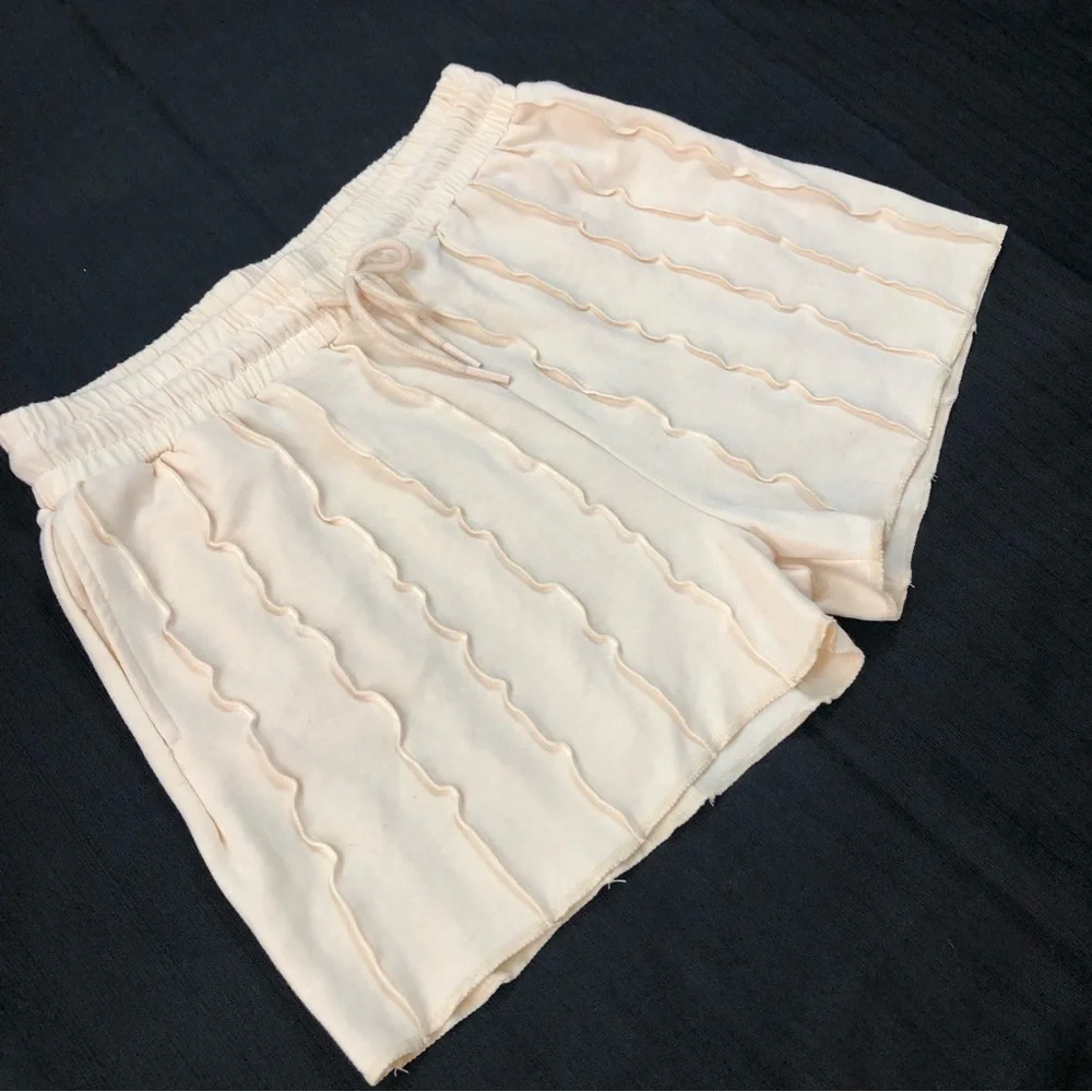 KYOYO l Light Cream Ruffle Shorts - Picture 4 of 13